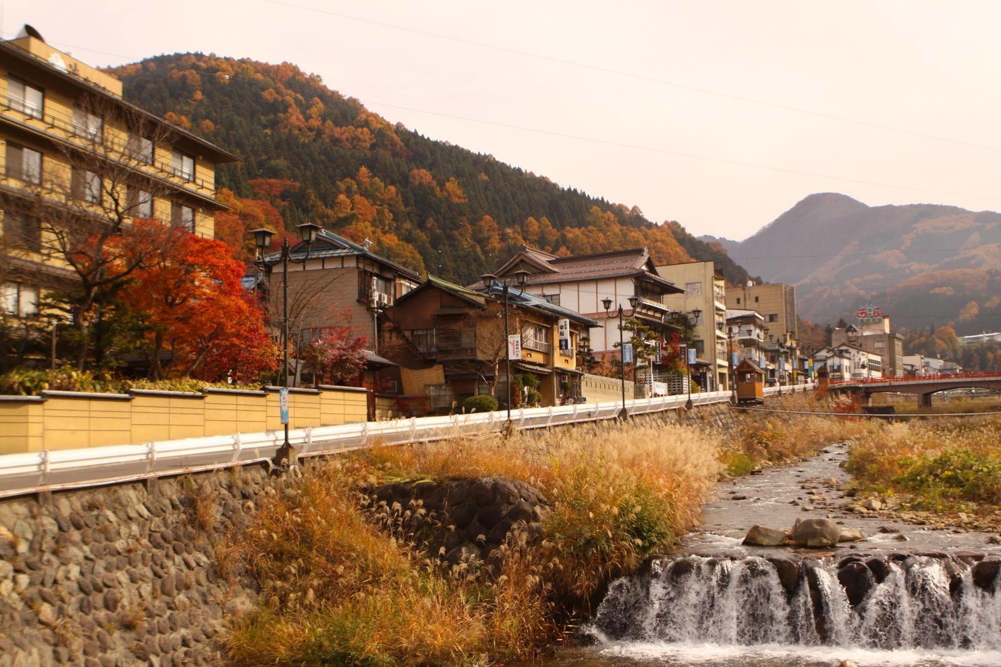 ホテル 癒しの湯　かどや 山ノ内町 エクステリア 写真