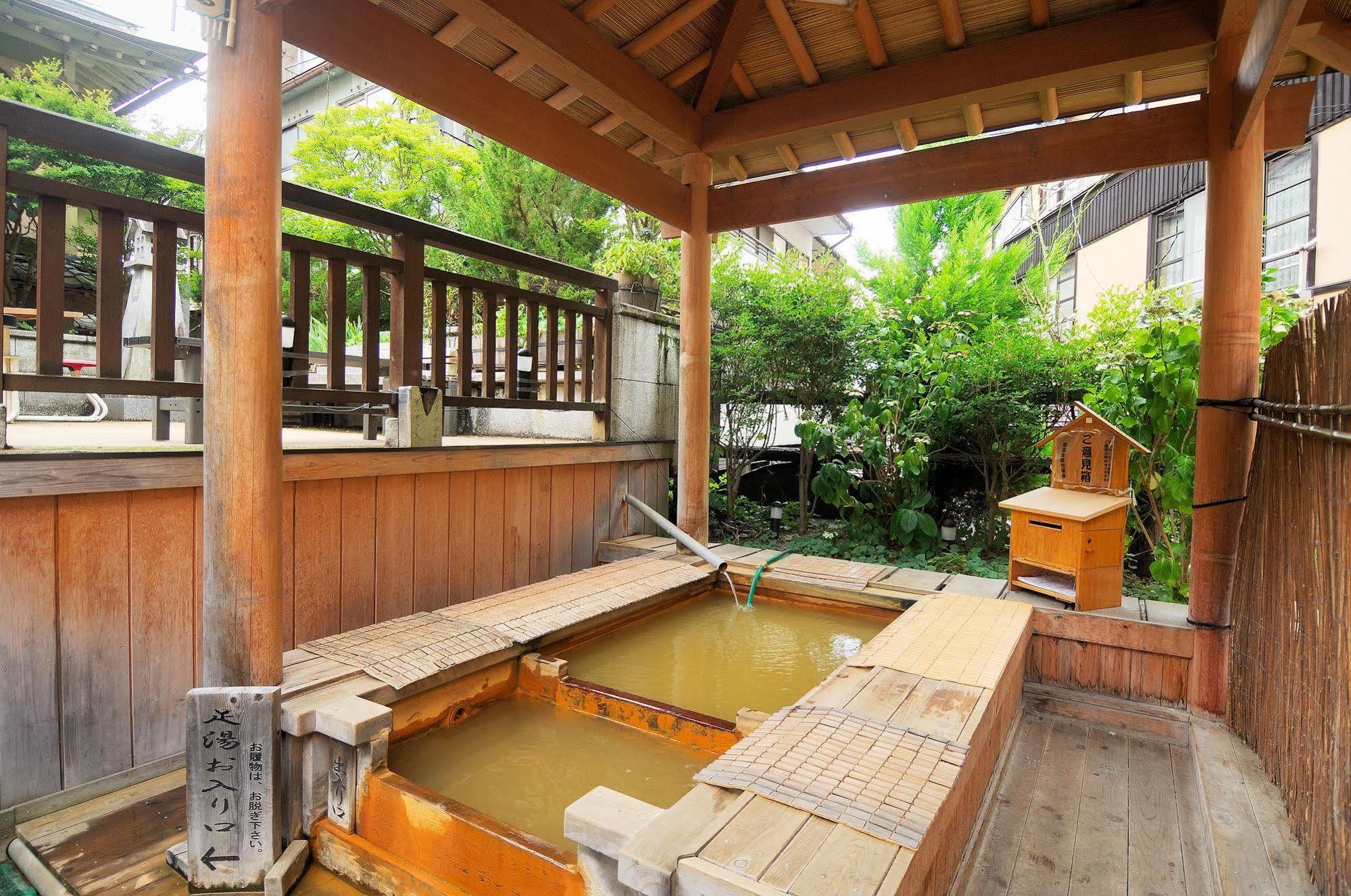 ホテル 癒しの湯　かどや 山ノ内町 エクステリア 写真